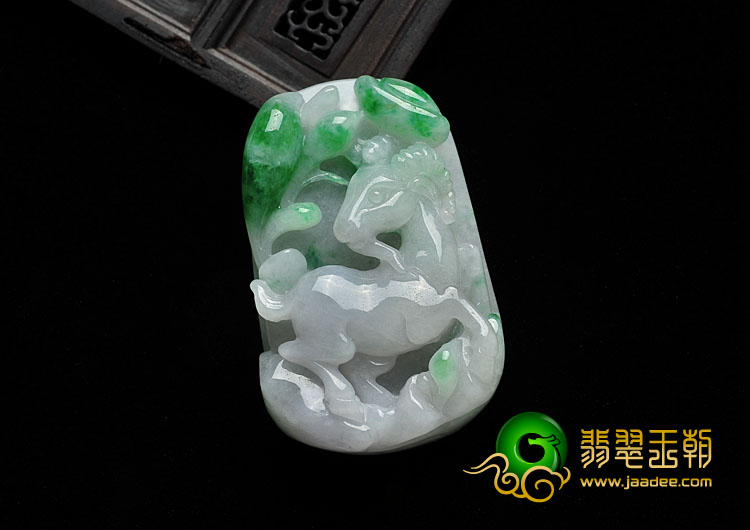 糯冰种飘翠缅甸翡翠A货羊牌挂件