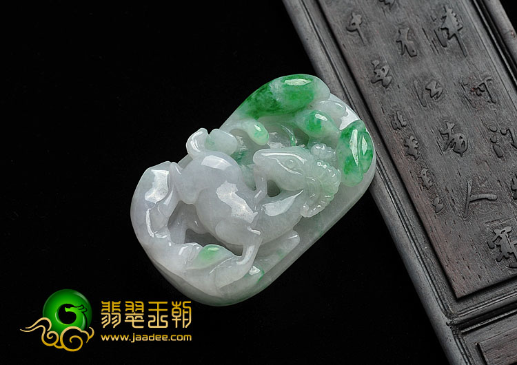 糯冰种飘翠缅甸翡翠A货羊牌挂件