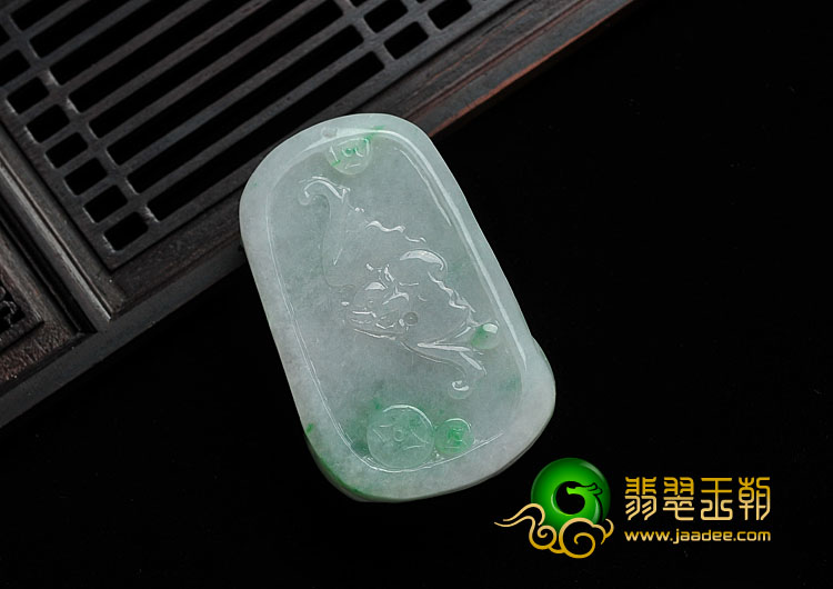 糯冰种飘翠缅甸翡翠A货羊牌挂件