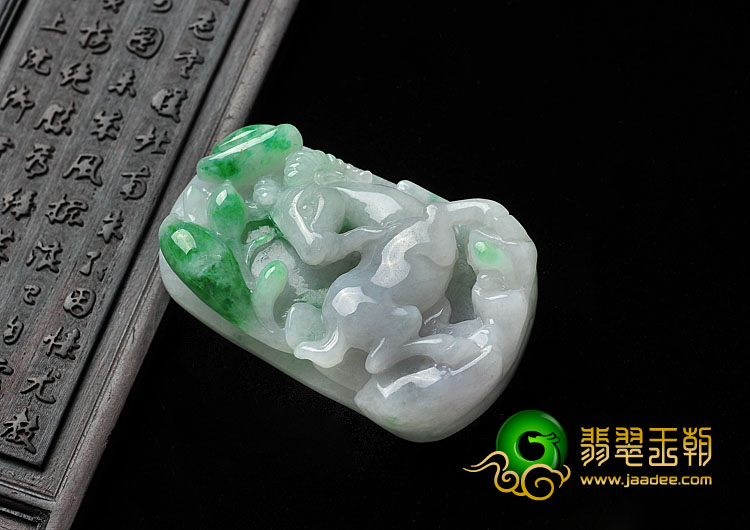 糯冰种飘翠缅甸翡翠A货羊牌挂件