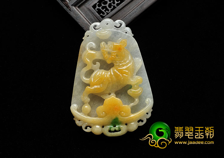 糯冰种黄加绿缅甸翡翠A货虎牌挂件