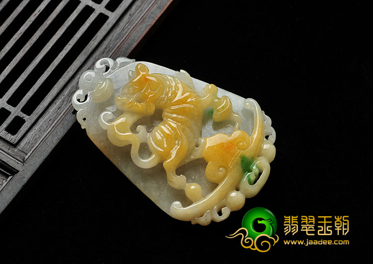 糯冰种黄加绿缅甸翡翠A货虎牌挂件