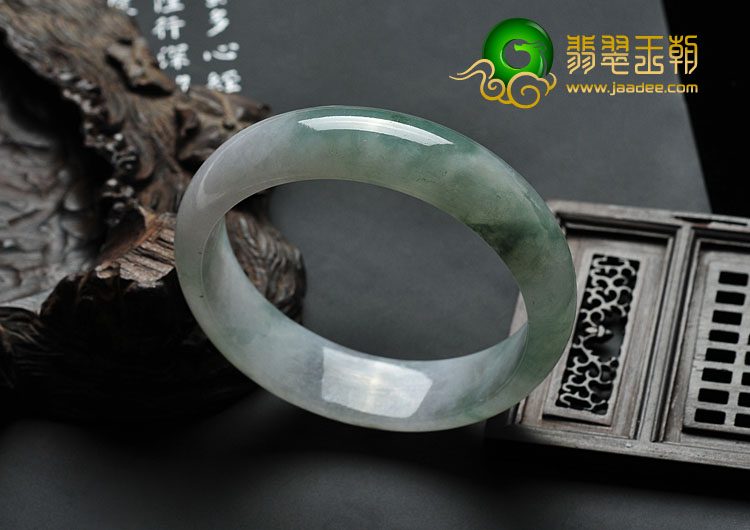 糯冰种飘花缅甸翡翠A货手镯（57.9mm）