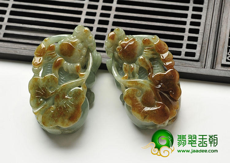 糯冰种褐黄翡晴水缅甸翡翠A货貔貅挂件（一对）