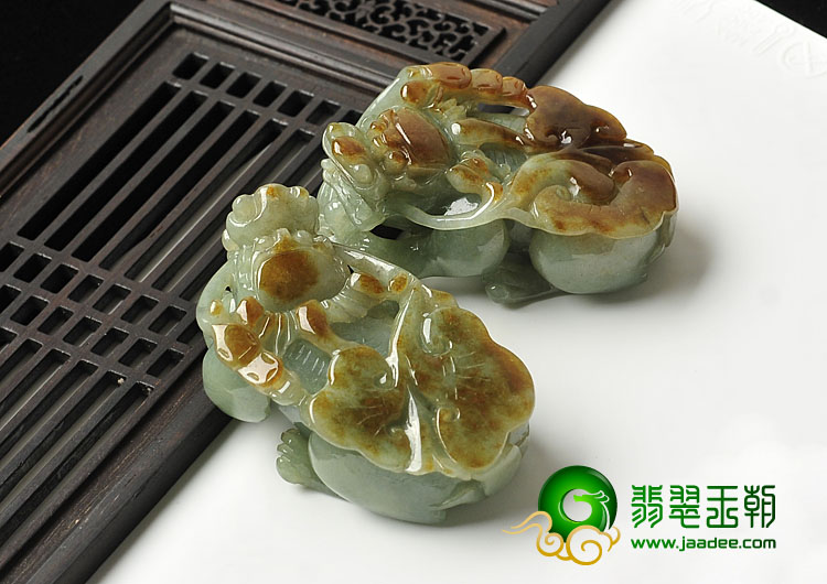 糯冰种褐黄翡晴水缅甸翡翠A货貔貅挂件（一对）