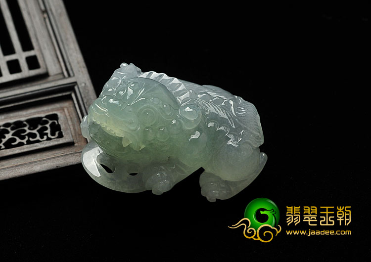 糯冰种晴水缅甸翡翠A货貔貅挂件