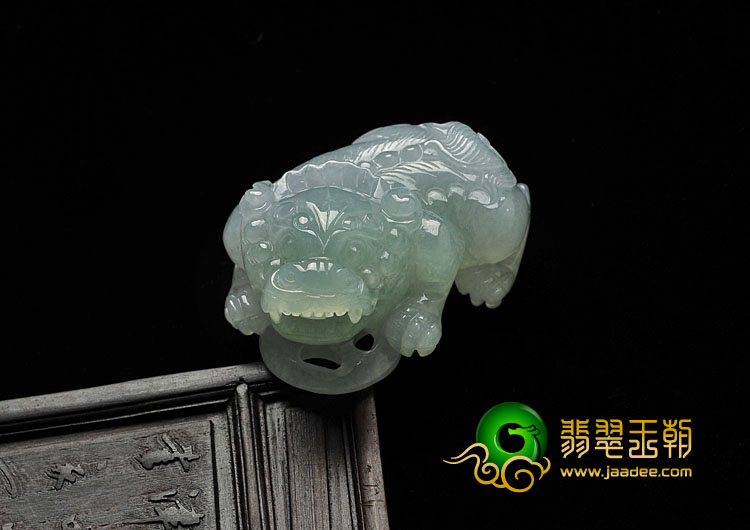 糯冰种晴水缅甸翡翠A货貔貅挂件
