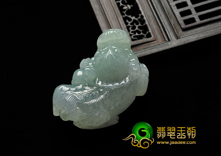 糯冰种晴水缅甸翡翠A货貔貅挂件