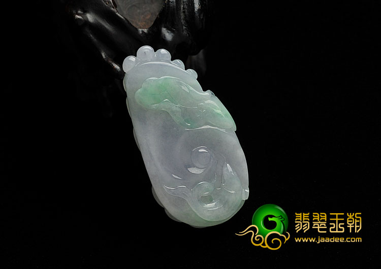 糯冰种春带彩缅甸翡翠A货年年有余挂件