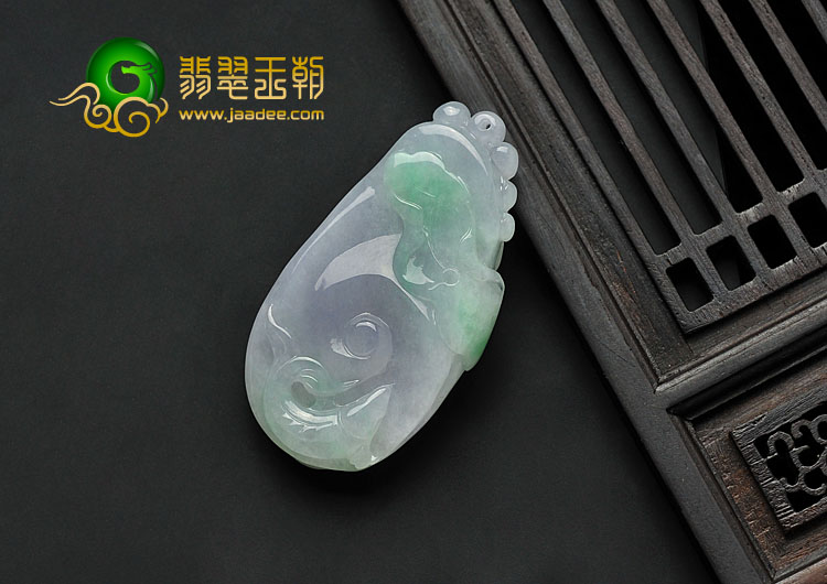 糯冰种春带彩缅甸翡翠A货年年有余挂件
