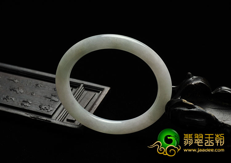 糯冰种淡晴水缅甸翡翠A货圆条手镯（50.6mm）