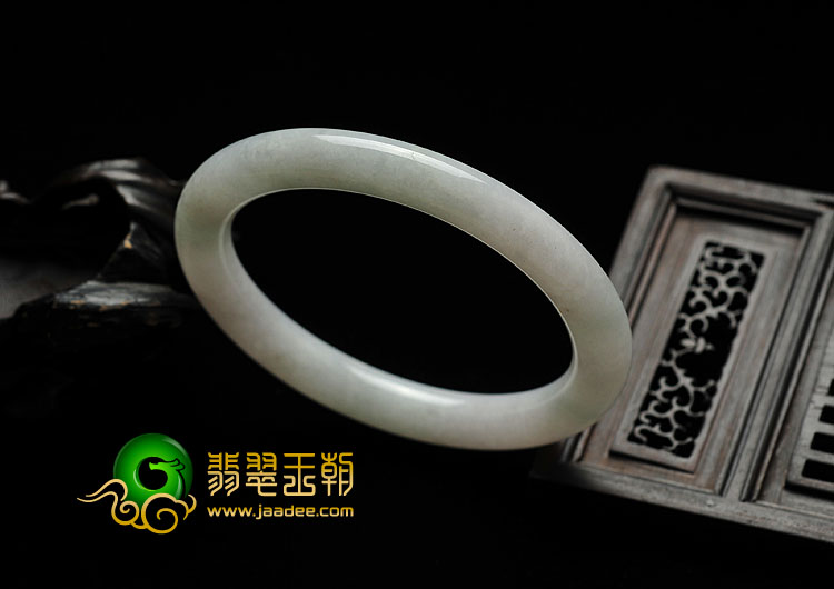 糯冰种淡晴水缅甸翡翠A货圆条手镯（50.6mm）