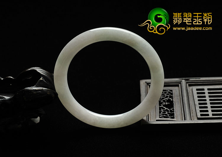 糯冰种淡晴水缅甸翡翠A货圆条手镯（50.6mm）