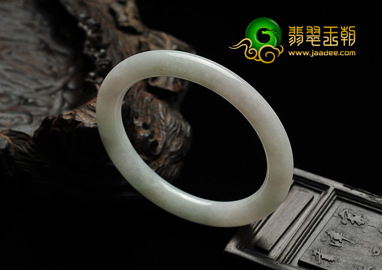 糯冰种淡晴水缅甸翡翠A货圆条手镯（50.6mm）