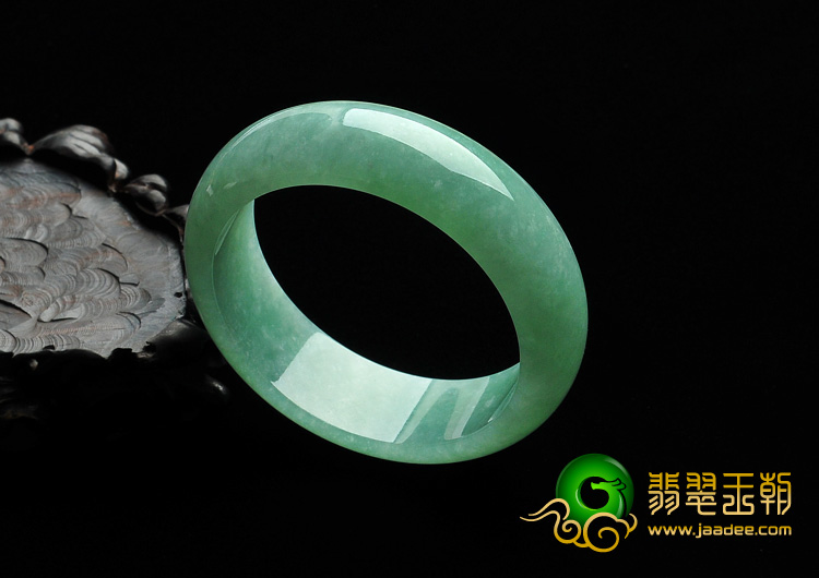 糯冰种豆绿缅甸翡翠A货手镯（55mm）