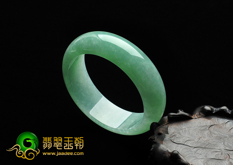 糯冰种豆绿缅甸翡翠A货手镯（55mm）