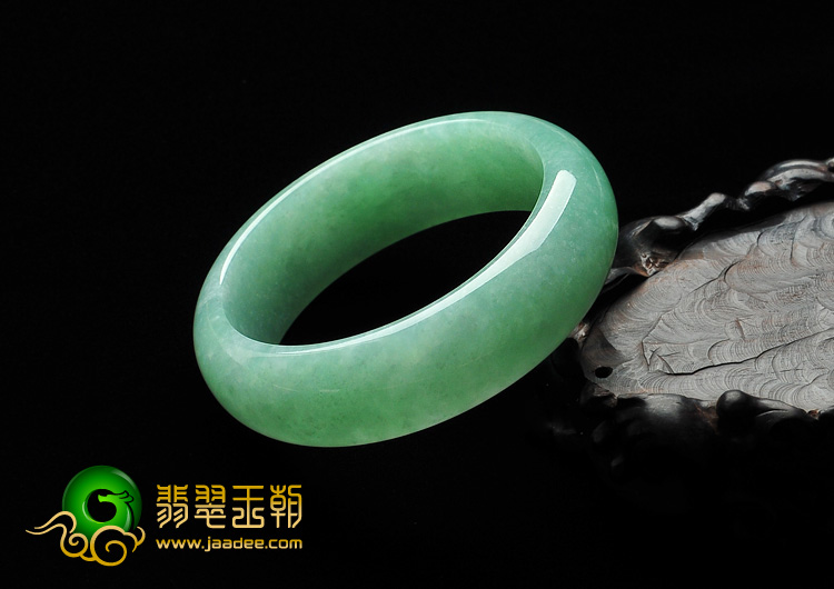 糯冰种豆绿缅甸翡翠A货手镯（55mm）