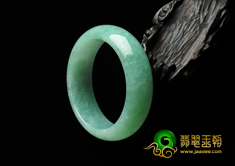 糯冰种豆绿缅甸翡翠A货手镯（55mm）