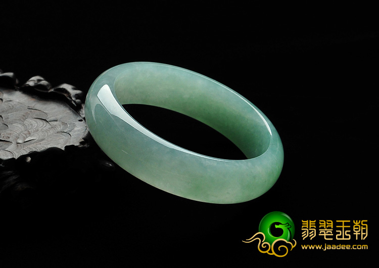糯冰种豆绿缅甸翡翠A货手镯（56.7mm）