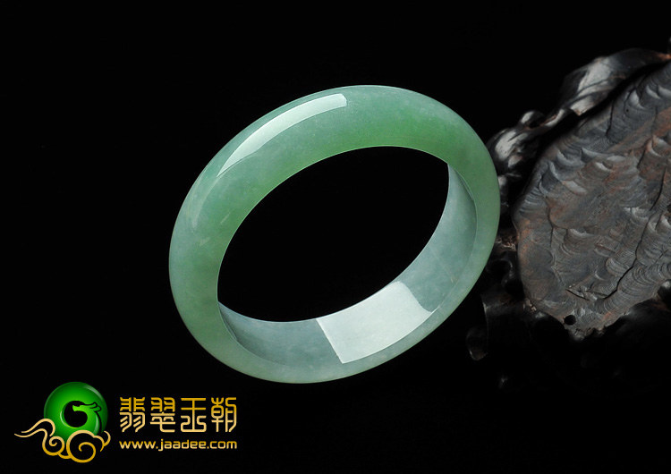 糯冰种豆绿缅甸翡翠A货手镯（56.7mm）