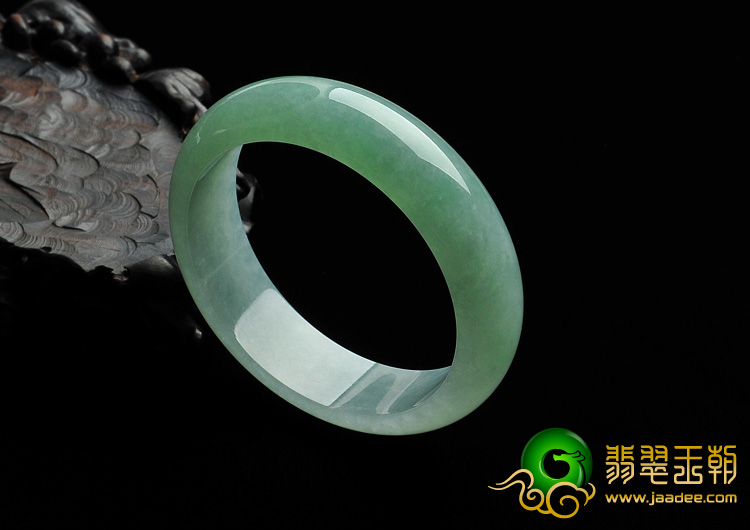 糯冰种豆绿缅甸翡翠A货手镯（56.7mm）