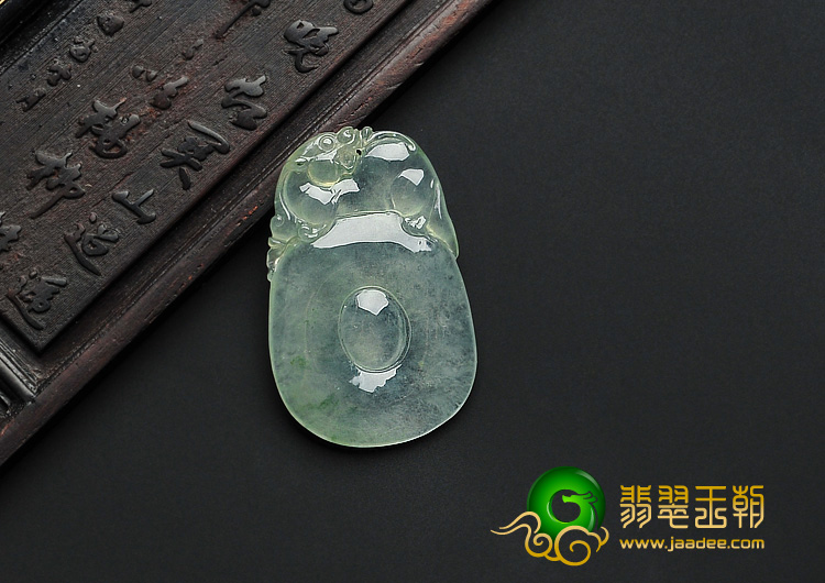 冰种略飘花缅甸翡翠A货福在眼前挂件