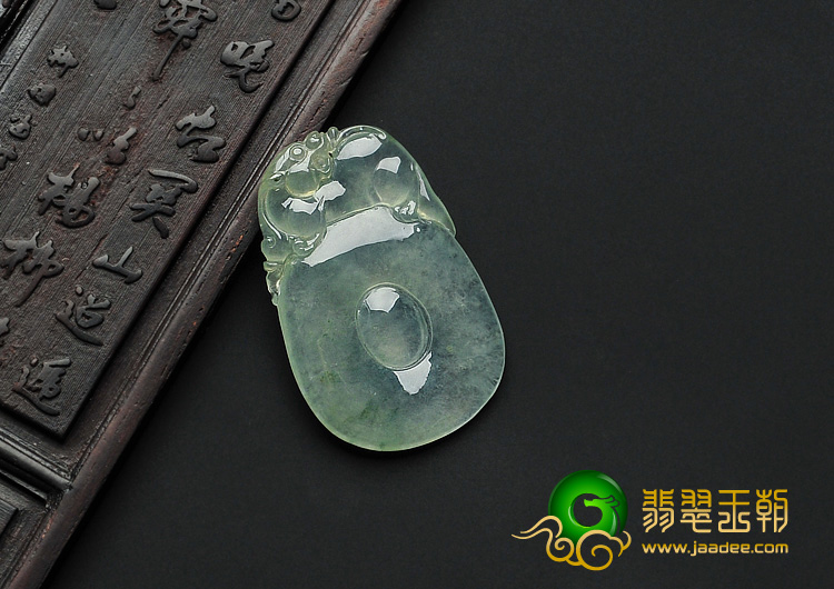 冰种略飘花缅甸翡翠A货福在眼前挂件