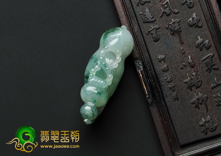 糯冰种飘花缅甸翡翠A货英明神武挂件