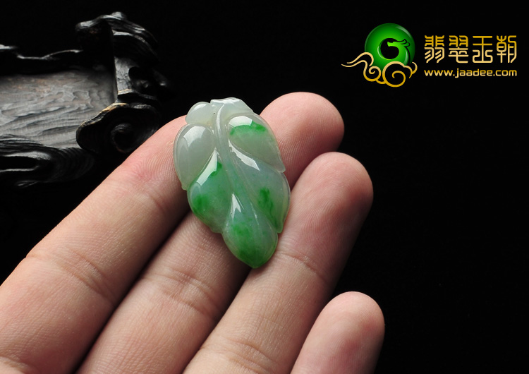 糯冰种飘阳绿缅甸翡翠A货叶子挂件