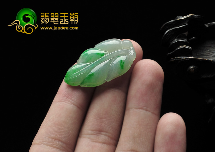 糯冰种飘阳绿缅甸翡翠A货叶子挂件