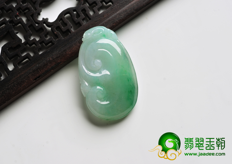 糯冰种翠色缅甸翡翠A货如意寿挂件