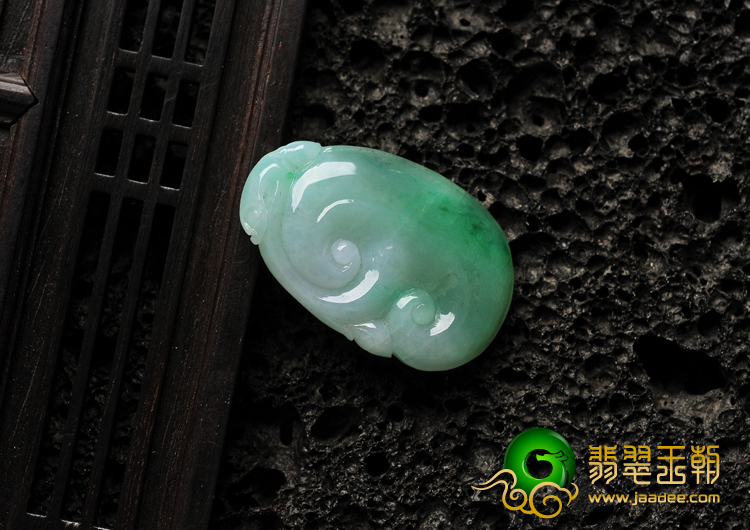 糯冰种翠色缅甸翡翠A货如意寿挂件