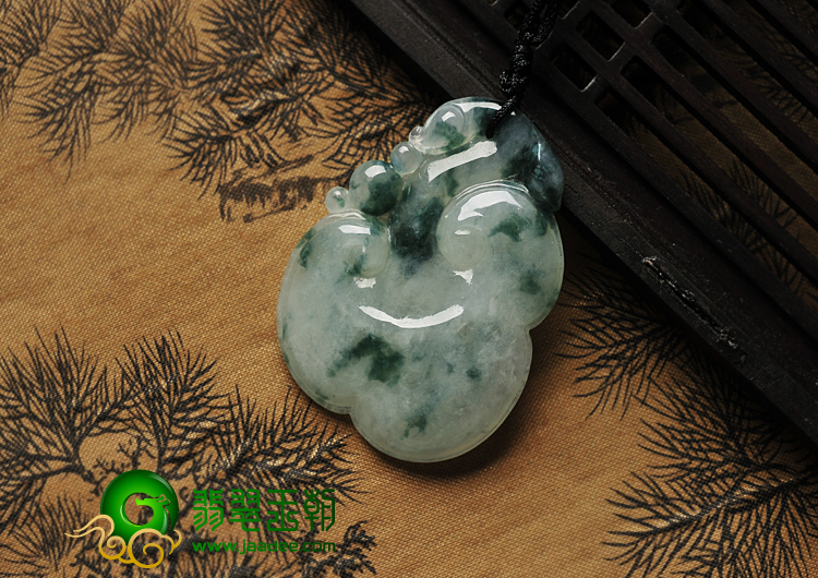 糯冰种飘花缅甸翡翠A货如意寿挂件