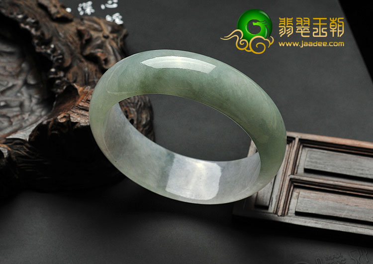 糯冰种淡春带彩缅甸翡翠A货手镯（58mm）