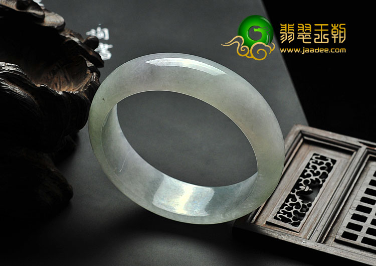 糯冰种淡春带彩缅甸翡翠A货手镯（56.1mm）