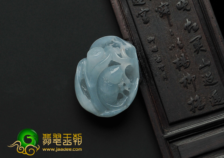 (超值推荐)糯冰种晴水缅甸翡翠A货年年有余挂件