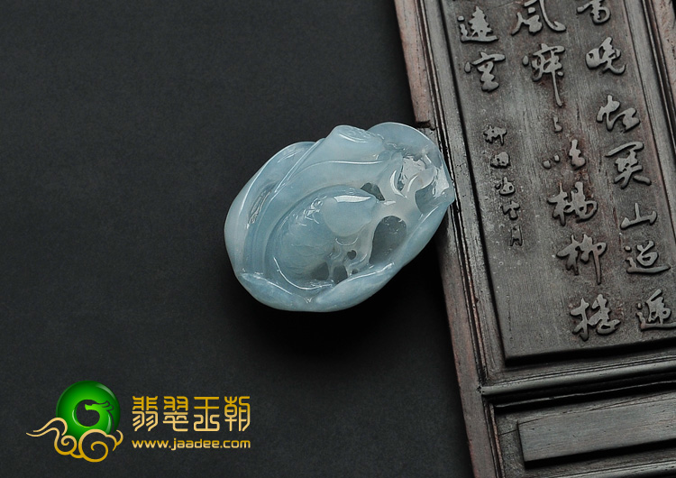 (超值推荐)糯冰种晴水缅甸翡翠A货年年有余挂件