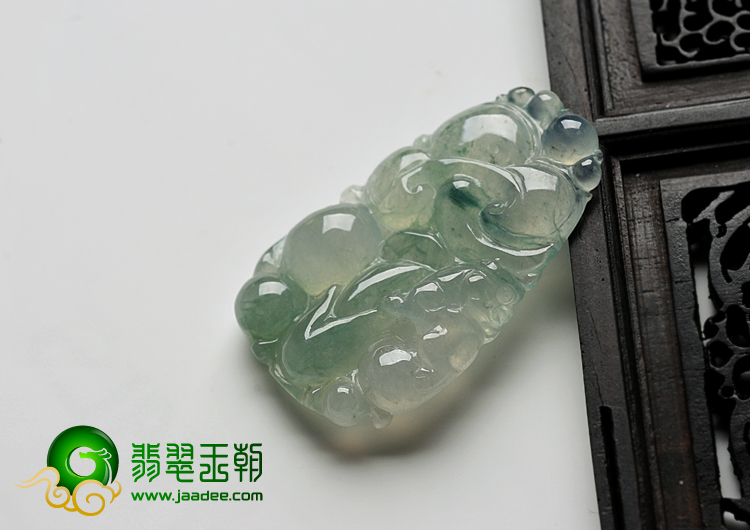 冰种飘花缅甸翡翠A货如意挂件
