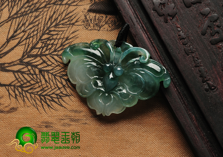 冰种飘花缅甸翡翠A货蝴蝶挂件
