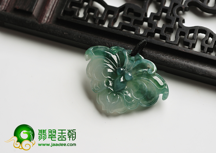 冰种飘花缅甸翡翠A货蝴蝶挂件