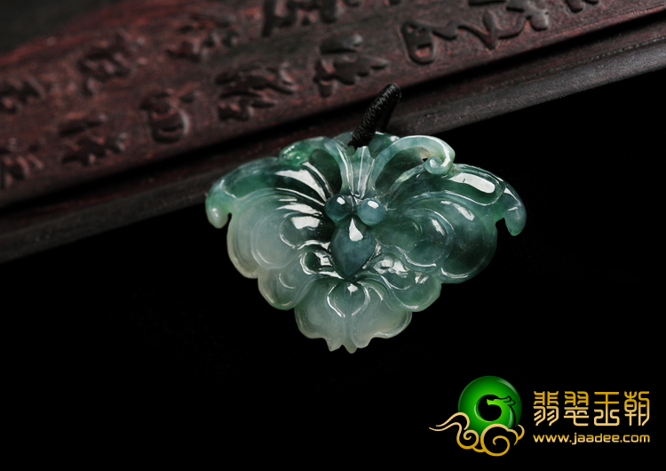 冰种飘花缅甸翡翠A货蝴蝶挂件