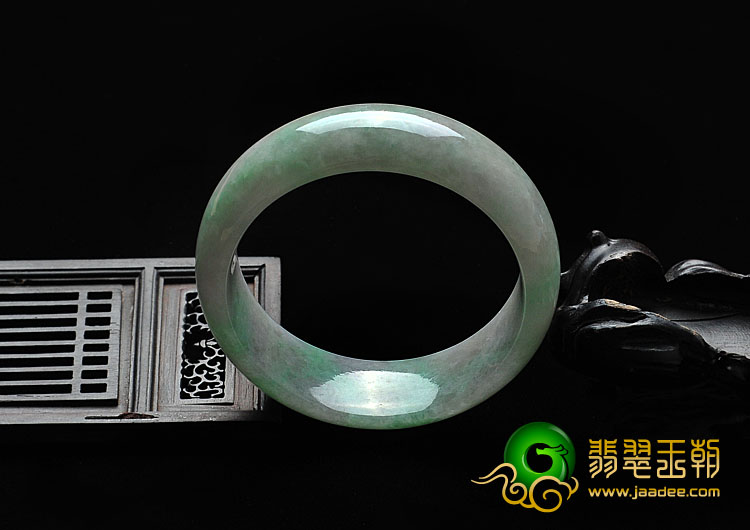 糯冰种春带彩缅甸翡翠A货手镯（57.2mm）