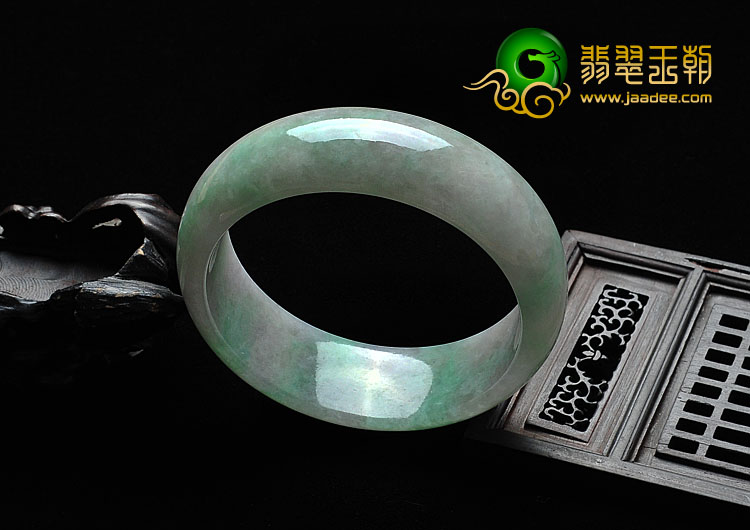 糯冰种春带彩缅甸翡翠A货手镯（57.2mm）