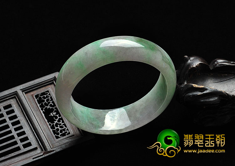 糯冰种春带彩缅甸翡翠A货手镯（57.2mm）