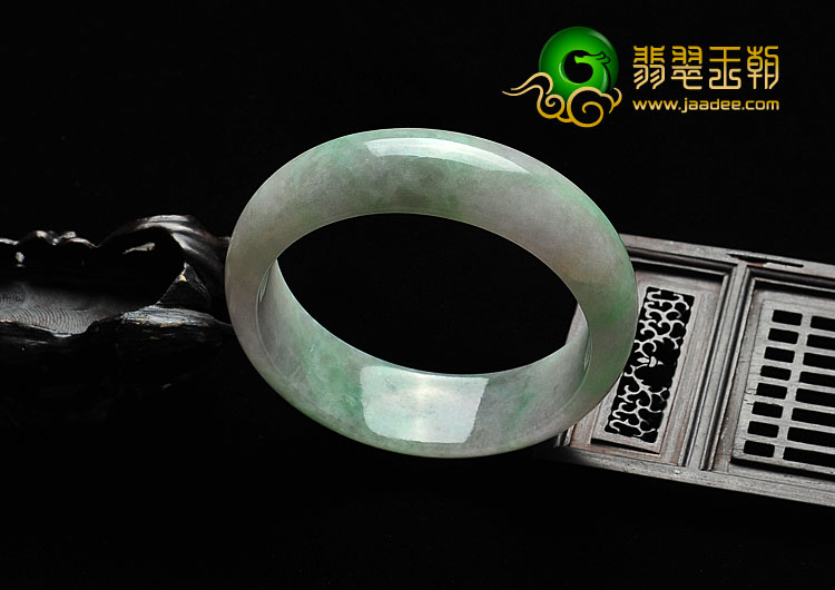 糯冰种春带彩缅甸翡翠A货手镯（57.2mm）
