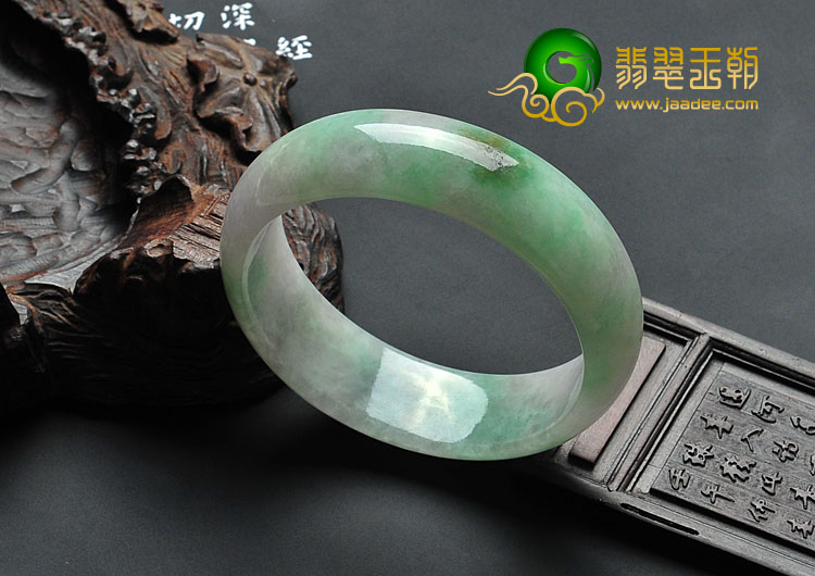 糯冰种春带彩缅甸翡翠A货手镯（57.2mm）