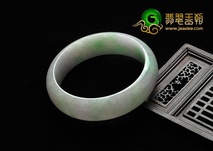 糯冰种春带彩缅甸翡翠A货手镯（57.2mm）
