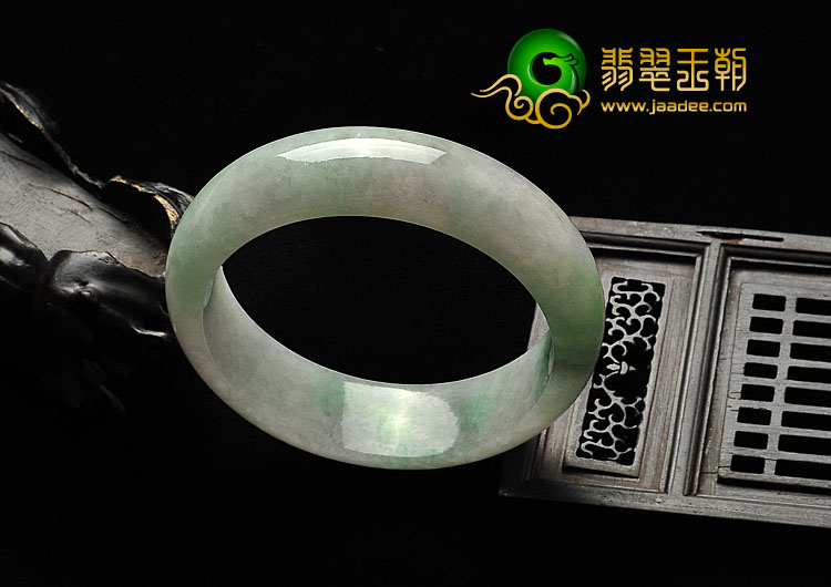糯冰种春带彩缅甸翡翠A货手镯（55.1mm）