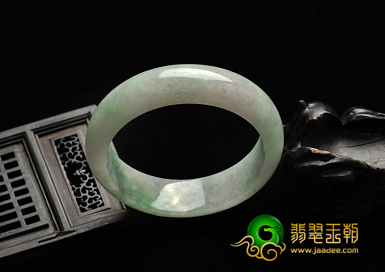 糯冰种春带彩缅甸翡翠A货手镯（55.1mm）