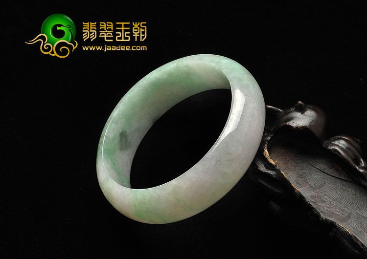 糯冰种淡春带彩缅甸翡翠A货手镯（55.1mm）